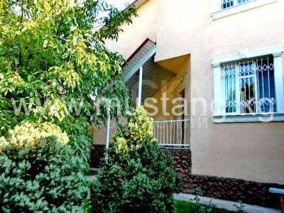 Сдаю дом 10-ком., 350кв. м., этаж-3, 5-сот., стена кирпич, Карла Маркса Ахунбаева.