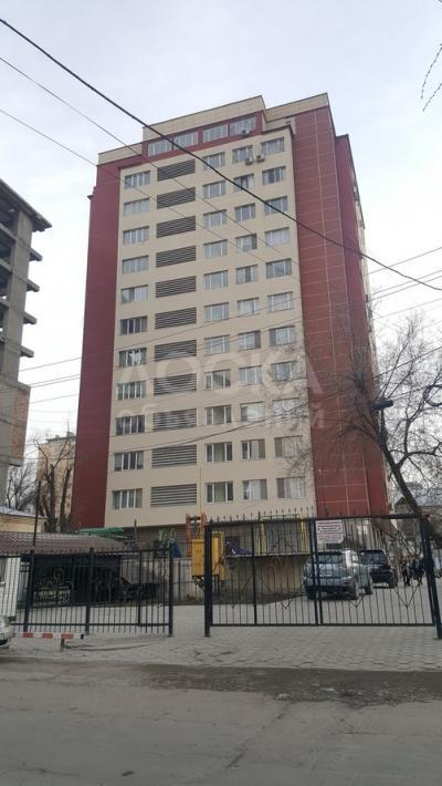 Продаю 3-комнатную квартиру, 118кв. м., этаж - 10/10, Манаса / Абдумомунова.