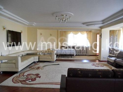 Продаю квартиру 4-ком., 199кв. м., этаж - 5/5, Токтогула Уметалиева.