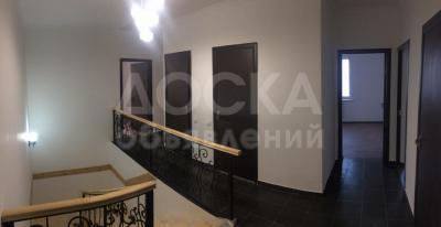 Продаю дом 9-комнатную 224кв. м., этаж-2, 2,5-сот., стена кирпич, Баялинова 47.