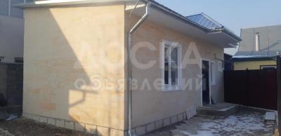 Продаю дом 3-комнатную 70кв. м., этаж-1, 3-сот., стена кирпич, Офицерский пер. 42.