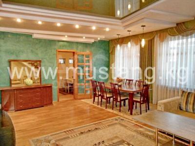 Сдаю дом 6-ком., 240кв. м., этаж-2, 4.5-сот., стена кирпич, Ахунбаева Матросова.