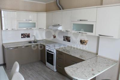 Сдаю 2-комнатную квартиру, 85кв. м., этаж - 6/10, ул. Исанова/ ул. Токтогула.