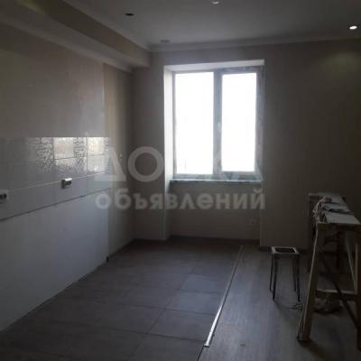Продаю 3-комнатную квартиру, 135кв. м., этаж - 2/10, Средний Джал.