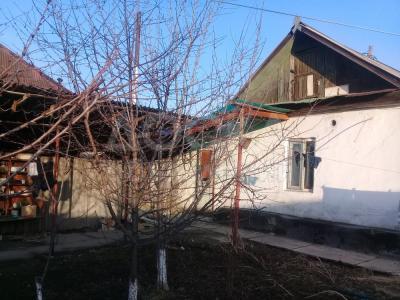 Продаю дом 3-комнатную 54кв. м., этаж-1, 4-сот., стена саман, кантемировская 111.