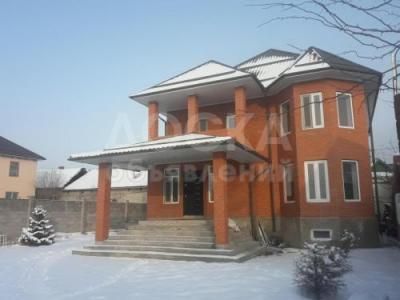 Продаю дом 8-комнатную 310кв. м., этаж-3, 7.4-сот., стена кирпич, Логвиненко.