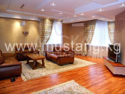 Продаю 3-комнатную квартиру, 150кв. м., этаж - 2/10, Байтик Баатыра Медерова.