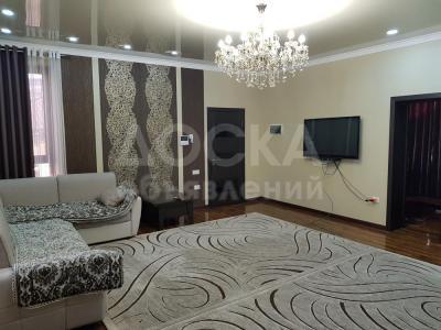 Продаю дом 6-комнатную 375кв. м., этаж-3, 8-сот., стена кирпич, Джал.
