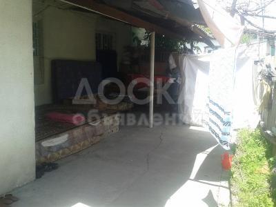 Продаю полдома 3-ком., 42м2кв. м., этаж-1, 1,1-сот., стена кирпич, Институт земл. пер. Ленинопольский.
