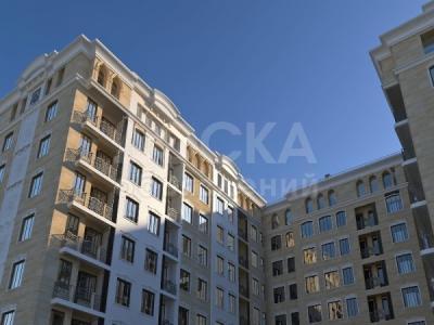 Продаю квартиру 2-ком., 68кв. м., этаж - 1/10, Green Land 5 Микрорайон по Набережной.