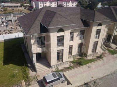 Продаю таунхаус 6-комнатную 220кв. м., этаж-2, 3-сот., стена кирпич, Манас айылы, Киргизия-1, ВДНХ, Царское село, парк Фламинго.