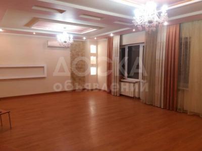 Продаю 5-комнатную квартиру, 240кв. м., этаж - 1/10, Исанова-Пушкина Бабек ЛТД.