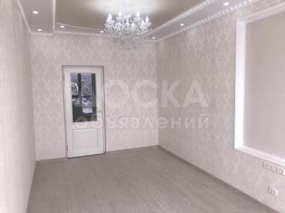 Продаю 1-комнатную квартиру, 44кв. м., этаж - 1/10, ул. Каралаева.