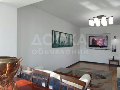 Продаю квартиру 4-ком., 110кв. м., этаж - 2/5, Токтогула/Уметалиева, инд, 4лоджии, евроремонт.