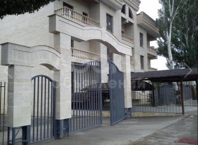 Продаю 5-комнатную квартиру, 220кв. м., 2, Киргизия 1, ВДНХ, Манас айылы, гостиница Иссык Куль.