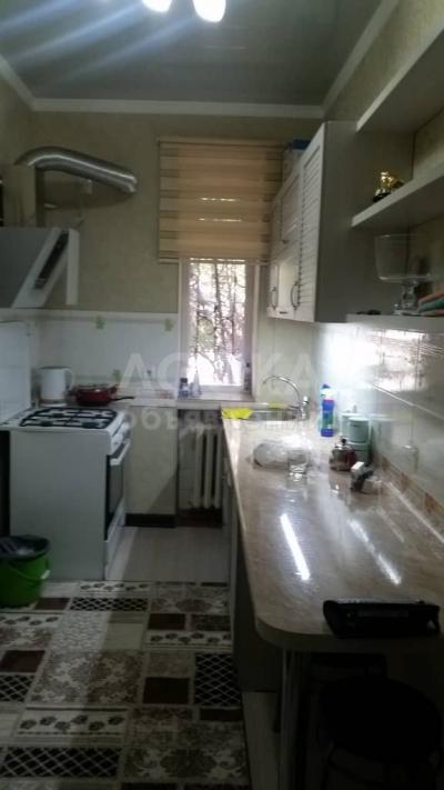 Продаю 2-комнатную квартиру, 61кв. м., этаж - 1/2, проспект МАНАСА район Госрегрстора.