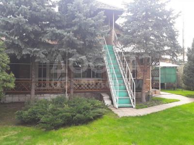 Продаю дом 6-ком., 242,6кв. м., этаж-2, 9,8-сот., стена кирпич, Панфилова/Ленинградская.