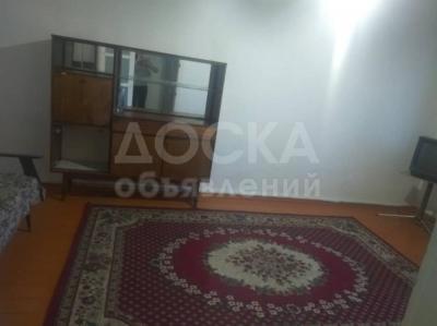 Продаю 2-комнатную квартиру, 42кв. м., этаж - 2/4, ул.Ахунбаева/пр.Мира.