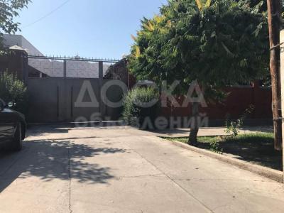 Продаю дом 8-ком., 214кв. м., этаж-1, 8-сот., стена кирпич, ул Осмонкула Ж жолу Евро Все коммун-ции ОСОБНЯК.