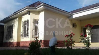Продаю дом 4-комнатную 150кв. м., этаж-1, 6-сот., стена кирпич, г.Токмок.