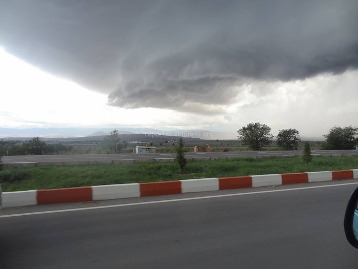 Странные облака над трассой в Боомском ущелье, - читатель (фото)