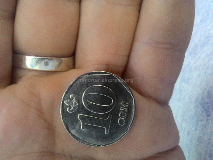 Водитель столичного автобуса предупреждает о фальшивых монетах номиналом 10 сомов, - читатель (фото)