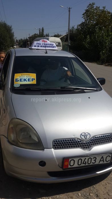 В городе Ош таксист в честь Курман айта перевозит пассажиров бесплатно (фото)