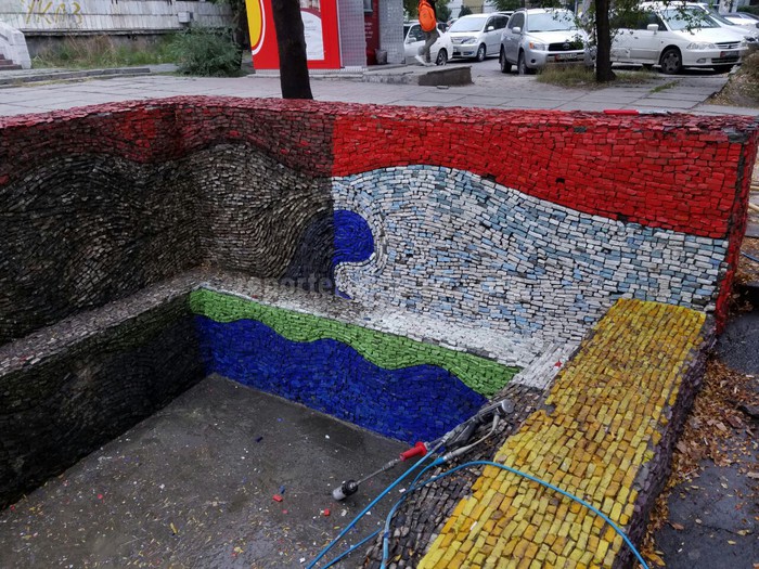 Фонтан «Рыбки» на ул.Абрахманова стал цветным и красивым после мойки, - бишкекчанин (фото)