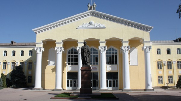 КУУнун дагы бир жатаканасы авариялык деп табылып, студенттер менен мугалимдерди чыгарып жатышат
