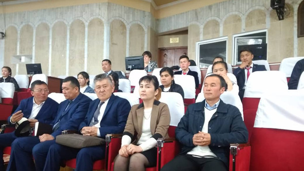 Ноокаттык окуучулар Жогорку Кеңештин жыйынына катышты