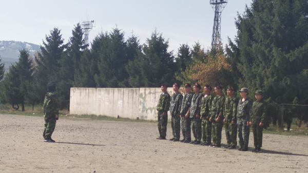 Караколдук окуучулар аскердик-прикладдык спорттун түрү боюнча өз өнөрлөрүн көрсөтүштү (сүрөт)