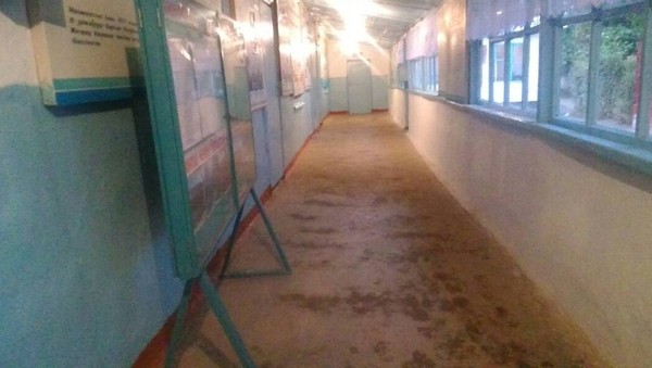 253 ребенка из села Кара-Суу Токтогульского района учатся в аварийной школе им. Т.Казатова (фото)