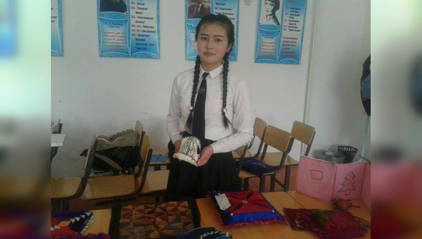 Кол өнөрчүлүк менен алектенген Алиман келечекте чет өлкөгө чейин тараган буюмдарды чыгарсам дейт (фото)
