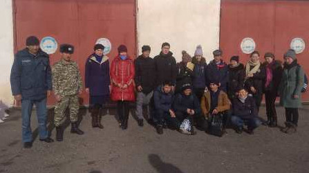 Чаткалда окуучулар өрт өчүрүүчүлөрдүн иши менен таанышты