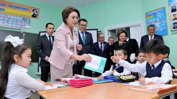 Казакстандык мугалимдер Кыргызстанга тажрыйба алуу үчүн келишет
