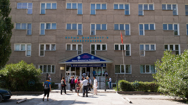 НМУнун окутуучулары 30дан ашуун усулдук колдонмолорду, окуу куралдарды иштеп чыгышкан