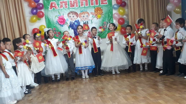 Сокулуктагы Г.Капарова мектебинде «Кош, алиппе!» майрамы өттү (сүрөт, видео)