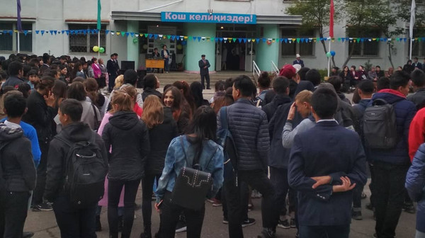 Москва районундагы №28 Кыргыз-Россия кесиптик лицейи 600дөн ашуун окуучуну чогултту
