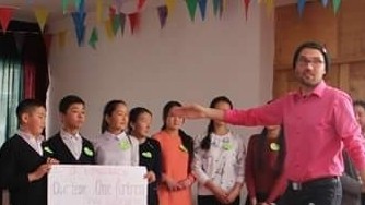 Американские волонтеры провели в ат-башинской школе тренинг по тим-билдингу и мастер-класс по американской кухне