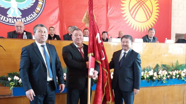 Ноокен райондук билим берүү бөлүмүнүн жетекчиси сыйлыкка татыды (сүрөт)