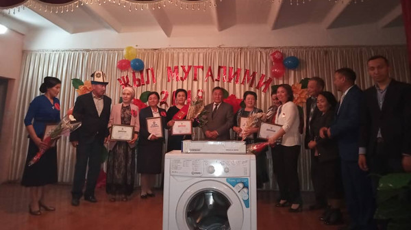 Баткен шаарынын мыкты мугалимдери аныкталды (сүрөт)