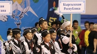 Фоторепортаж — На конкурсе ЮИД в Казахстане первое место по строевому смотру заняла команда школьников из Кыргызстана