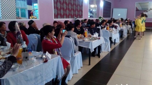 В городе Баткен проходит мероприятие в честь Дня учителя (фото)