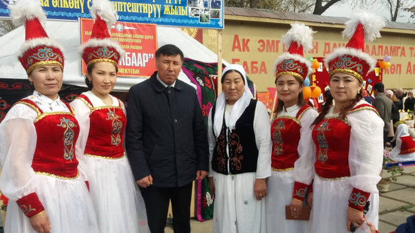 Аравандагы мектептер Ноорузга карата улуттук тамак-аштар көргөзмөсүн уюштурушту