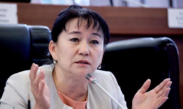Ученики надевают мусорную урну на голову учителей, - депутат требует поднять статус учителя