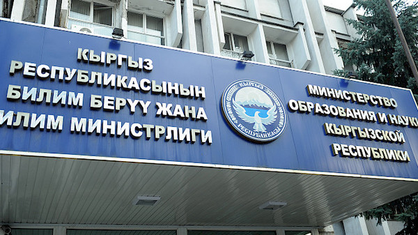 Минобразования поручило провести родительские собрания в школах по поводу игры в соцсетях «Исчезни на 48 часов»