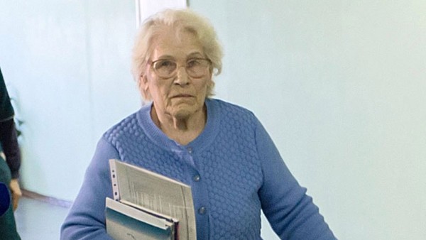 Учителям пенсионного возраста, проработавшим педагогами выше 20 лет, депутаты ЖК предлагают повысить размеры пенсий