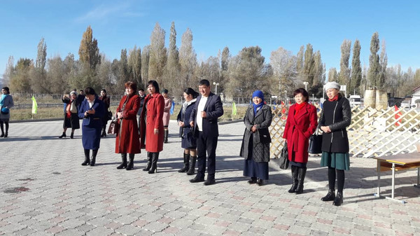 Жаңы-Талаптагы мектепте химия жана биология сабактарынын өтүлүшүн жакшыртуу талкууланды