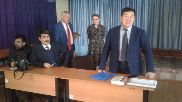 Москва районунда «Манас» университетинин өкүлдөрү окутуунун актуалдуу маселелерин көтөрүштү