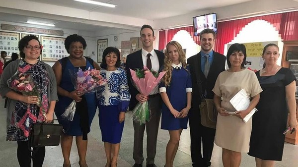 В ивановской школе Чуйской области волонтеры Корпуса мира два месяца преподавали английский язык